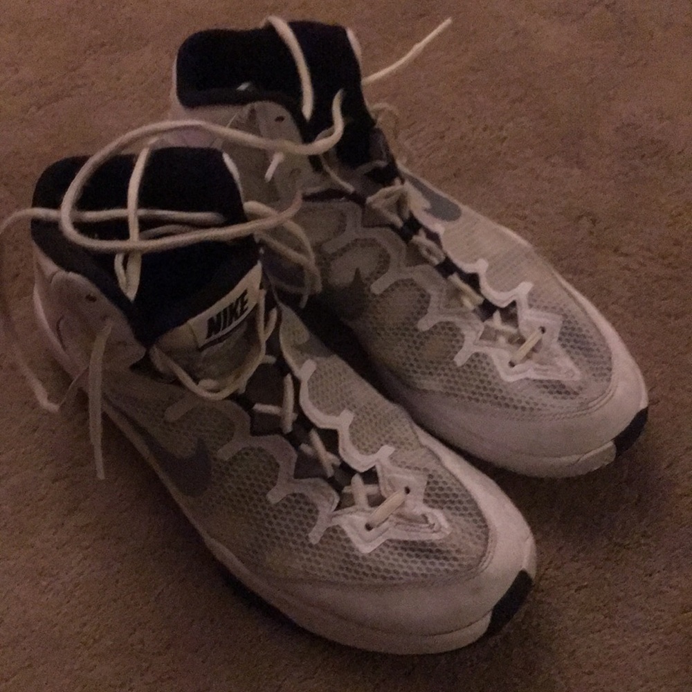 Size 11.5 Nike basketball shoes - Picture 1 of 1
